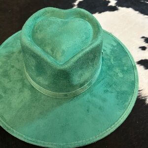 Elegant Green Heart-Detail Hat